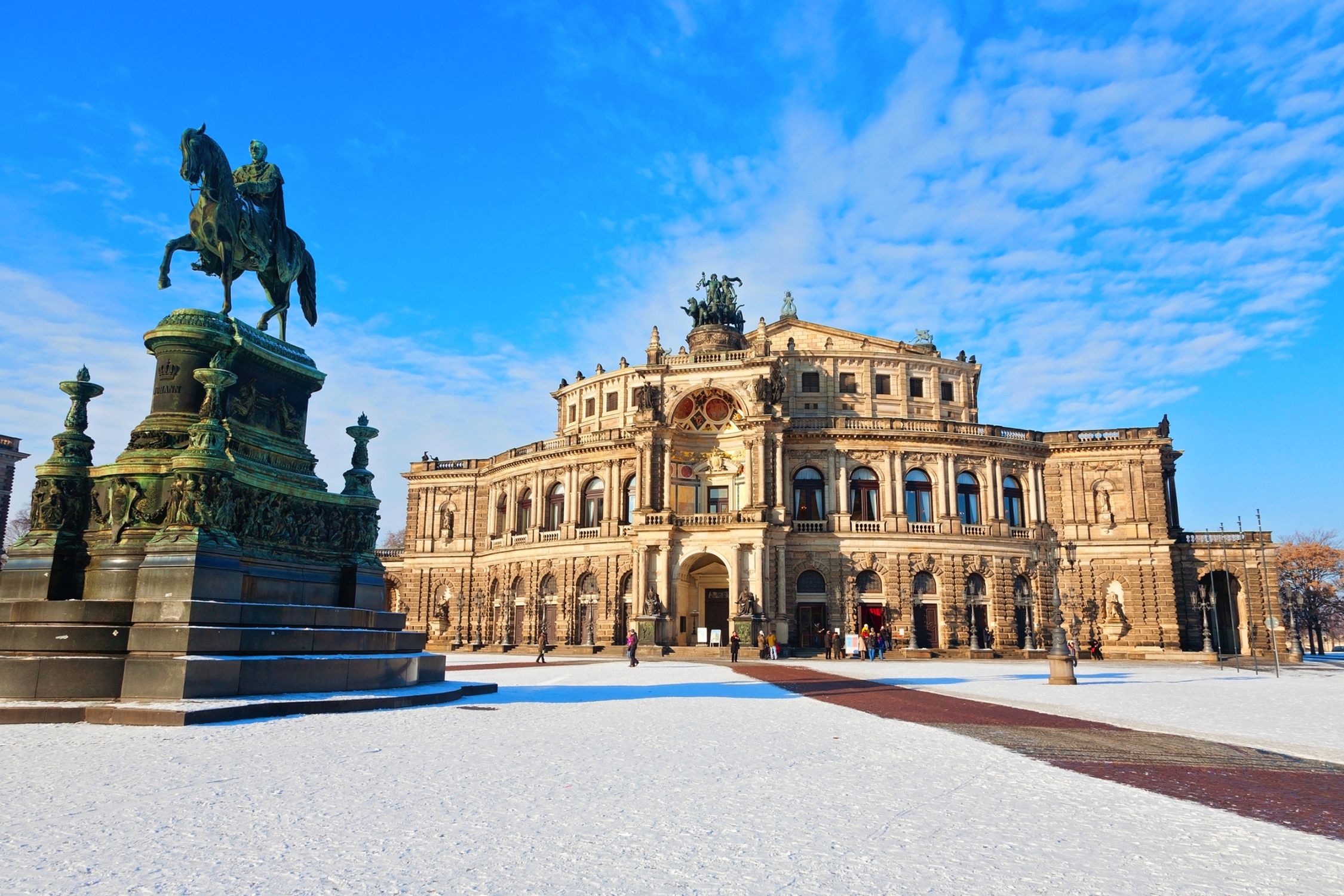 Dresdner Semperoper im Winter